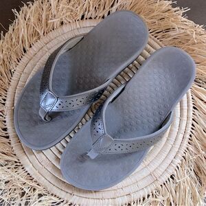 VIONIC Women’s Tide Perforated Gray Thong Flip Flop Sandals Size 7